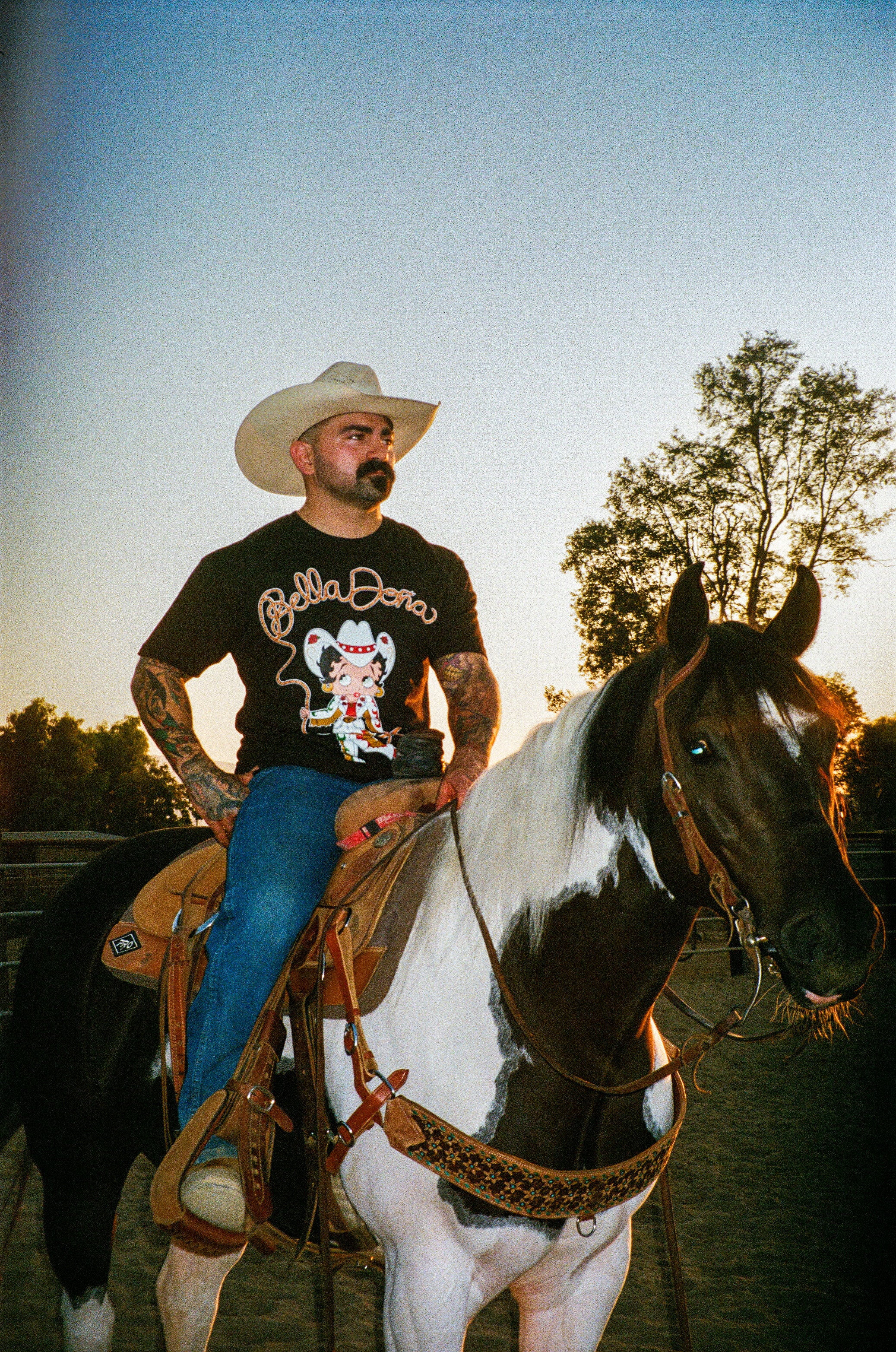 Lasso Betty Boop Unisex Tee - Black - Image 3